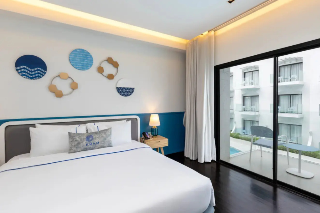 Deluxe Double room with pool view (full double bed)