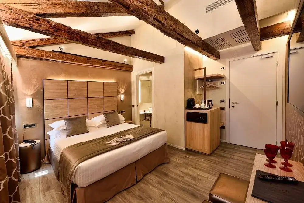 Double Junior Suite (full double bed)
