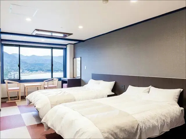 Modern Double room with sea view twin beds