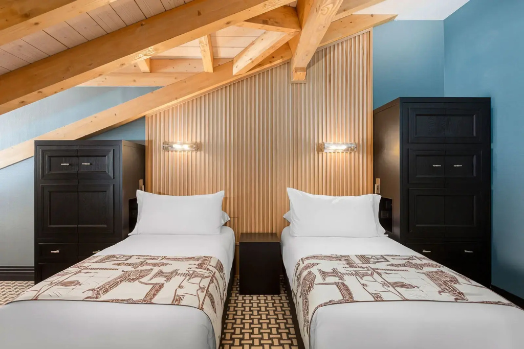 Double Penthouse Room (twin beds)