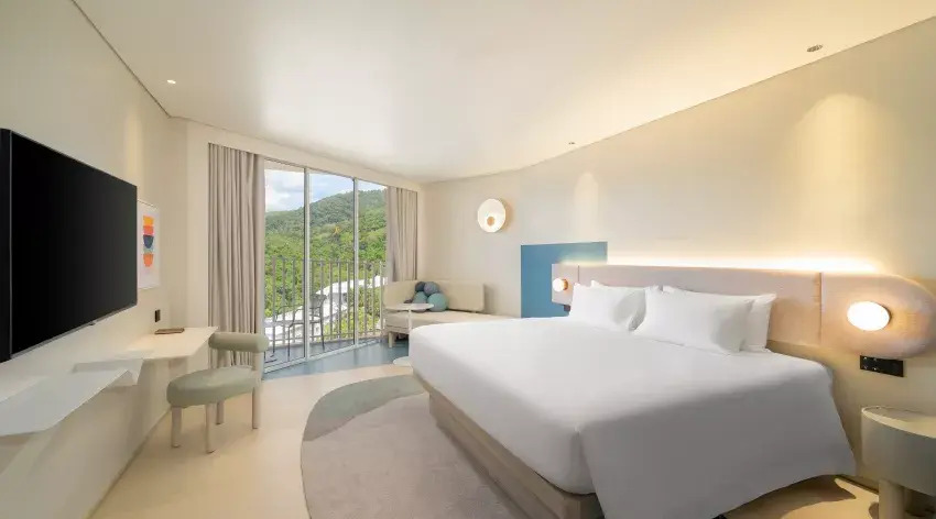 Номер Superior с видом на город в Centara Karon Resort Phuket