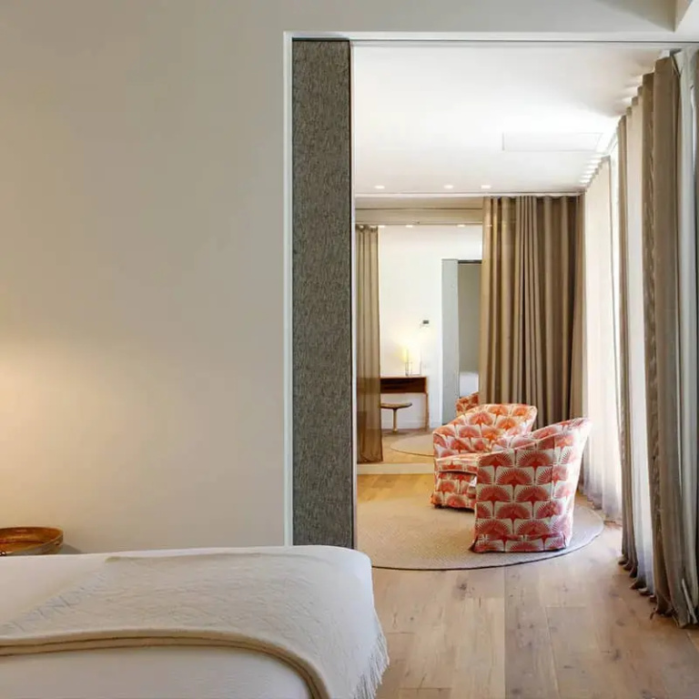 Double Suite (full double bed)