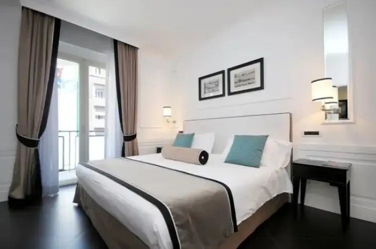 Executive Double room (full double bed)