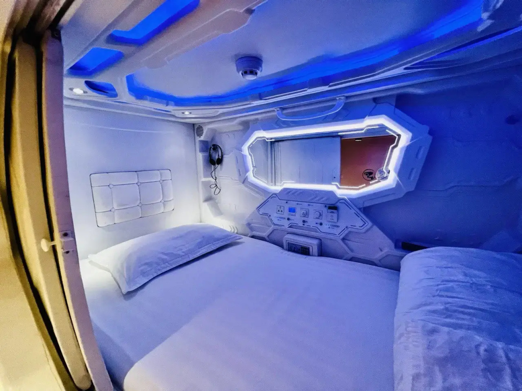 Makura Capsule Hotel - Tap to explore photos