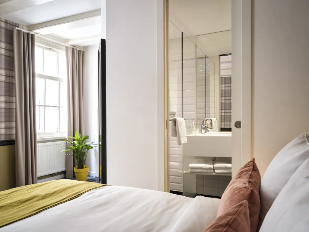 Small Double room (twin beds)