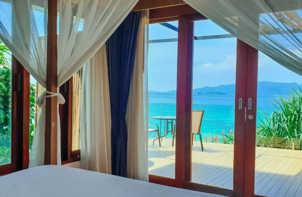 Panorama Jacuzzi Double Villa with ocean view (full double bed)