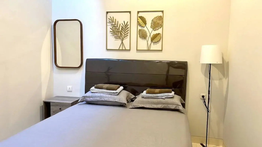 Deluxe Ensuite Double room with balcony (full double bed)