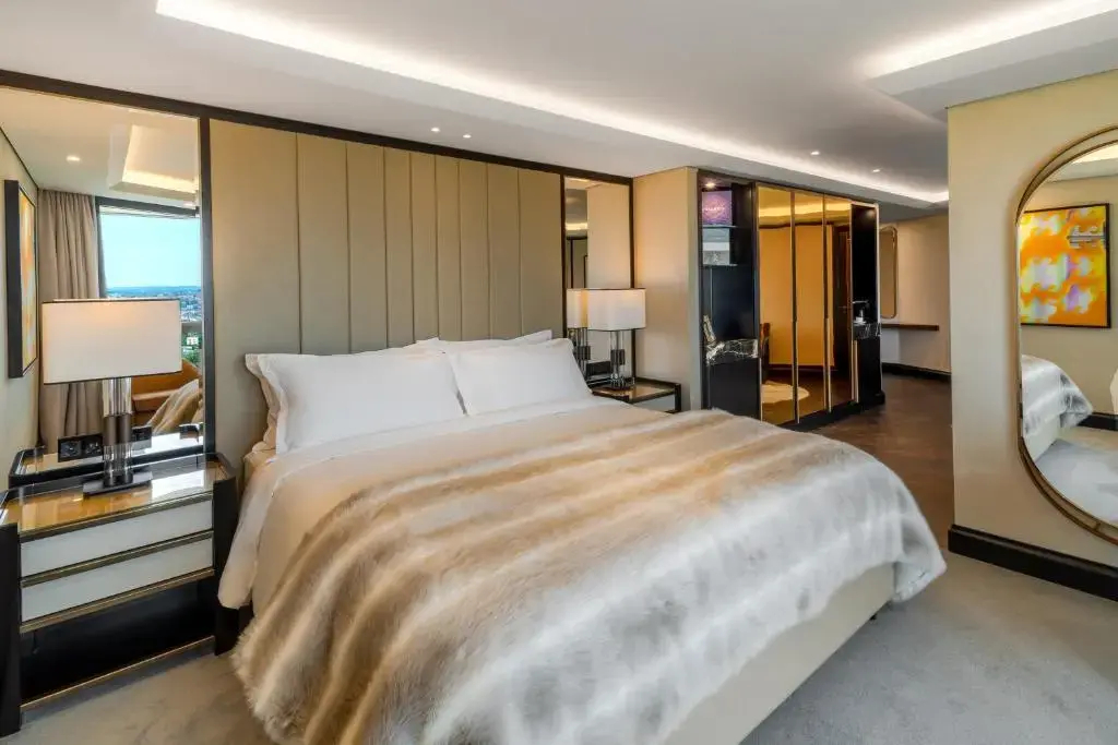 4 Bedrooms Lux Connecting Rooms with balcony and with view