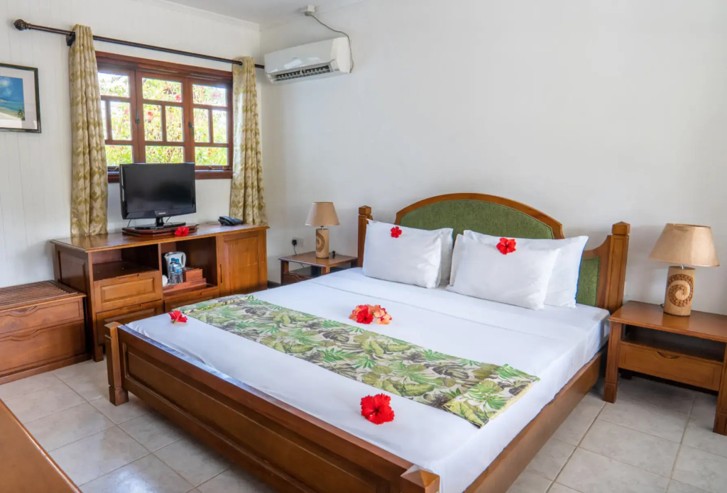 Garden Double room, bed type is subject to availability, full double bed room photo 1
