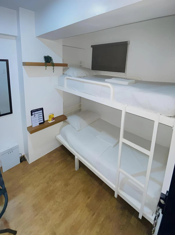 Backpackers room