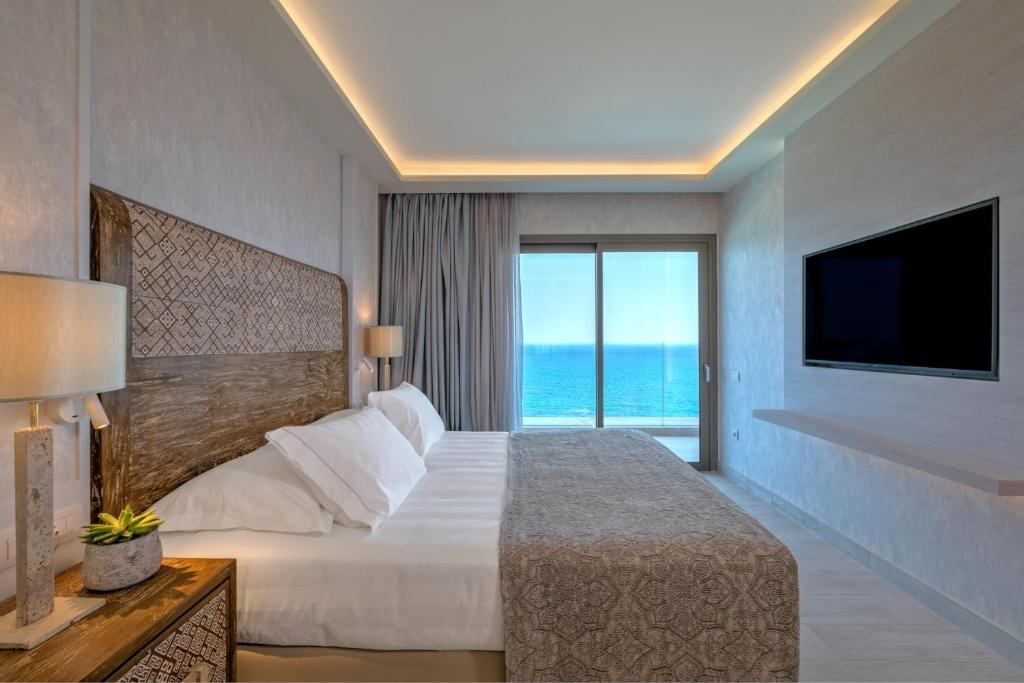 Executive Double Suite with sea view (full double bed)