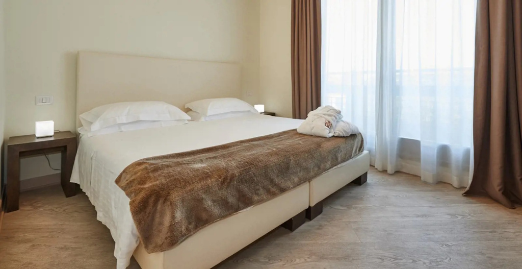 Double Suite Terrace with Duomo view full double bed
