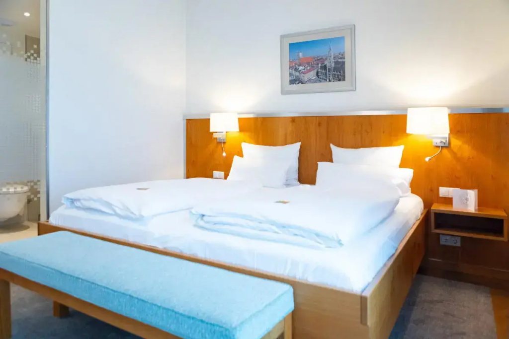 First Class Double room with balcony (full double bed)