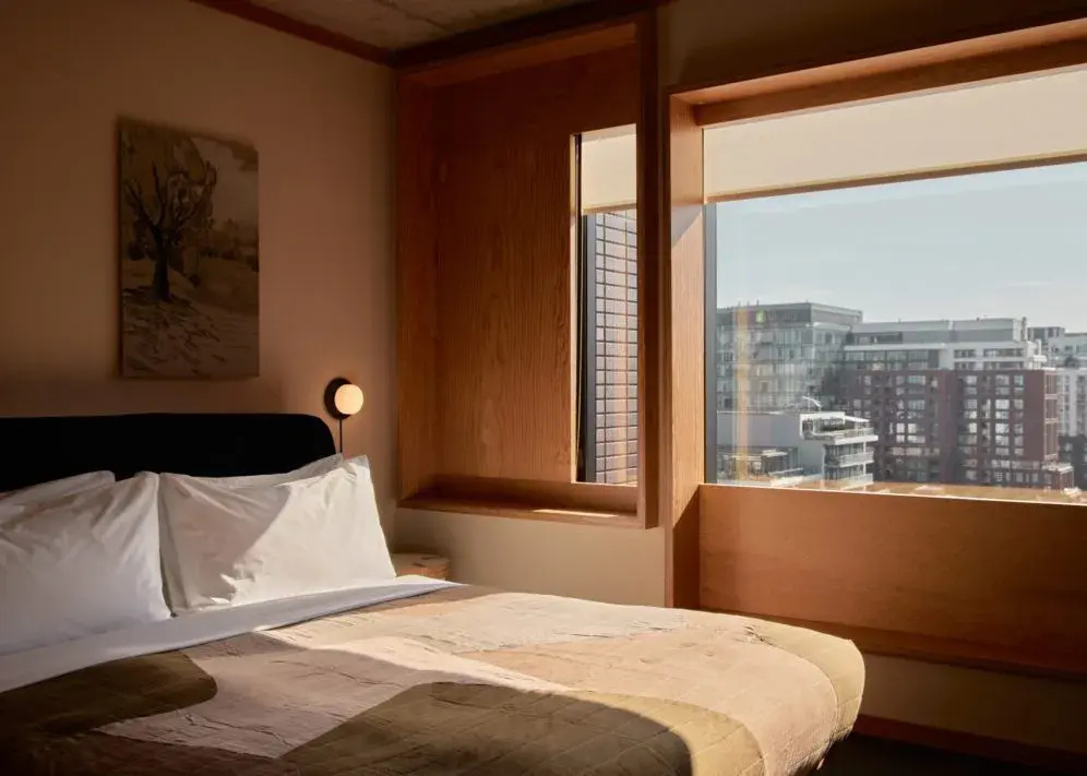 Double Suite (full double bed)