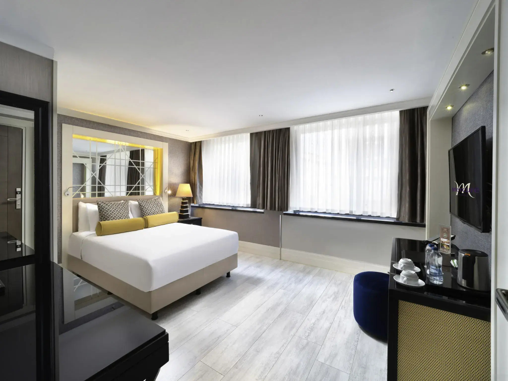 Residential Family Suite with city view
