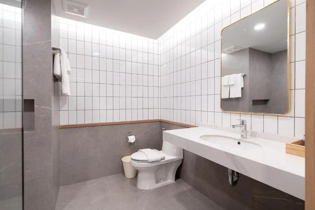Двухместный номер Deluxe с видом на море двуспальная кровать в Jomtien Thani Hotel