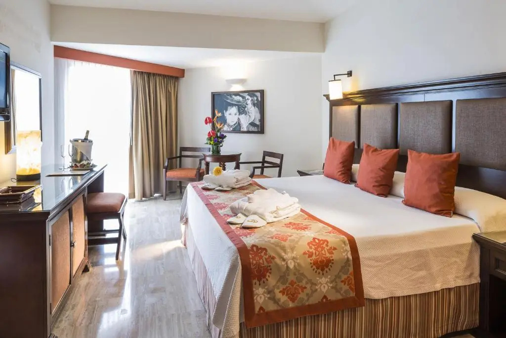 Deluxe Double room with ocean view (full double bed)