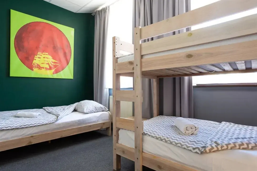 Quintuple room