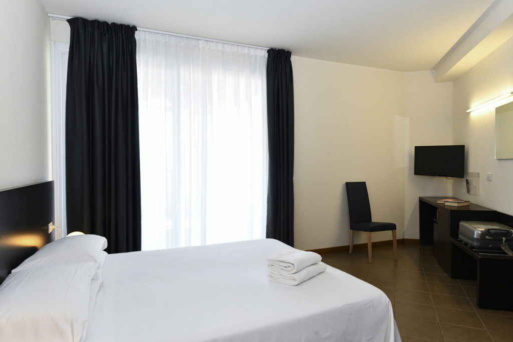 Double room with balcony (full double bed)