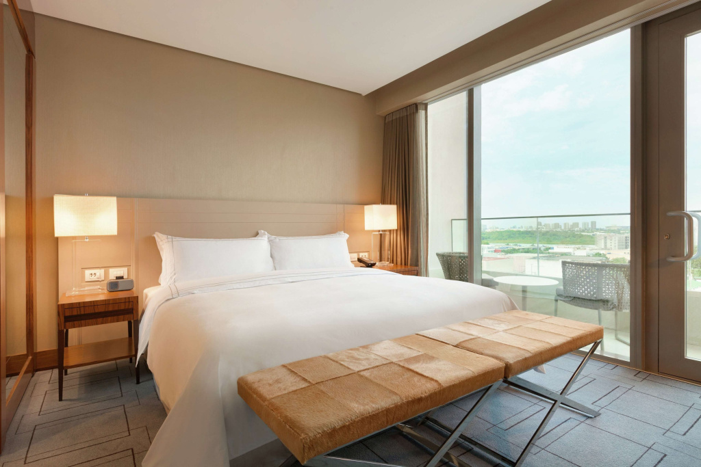 1 Bedroom Classic Double Suite full double bed