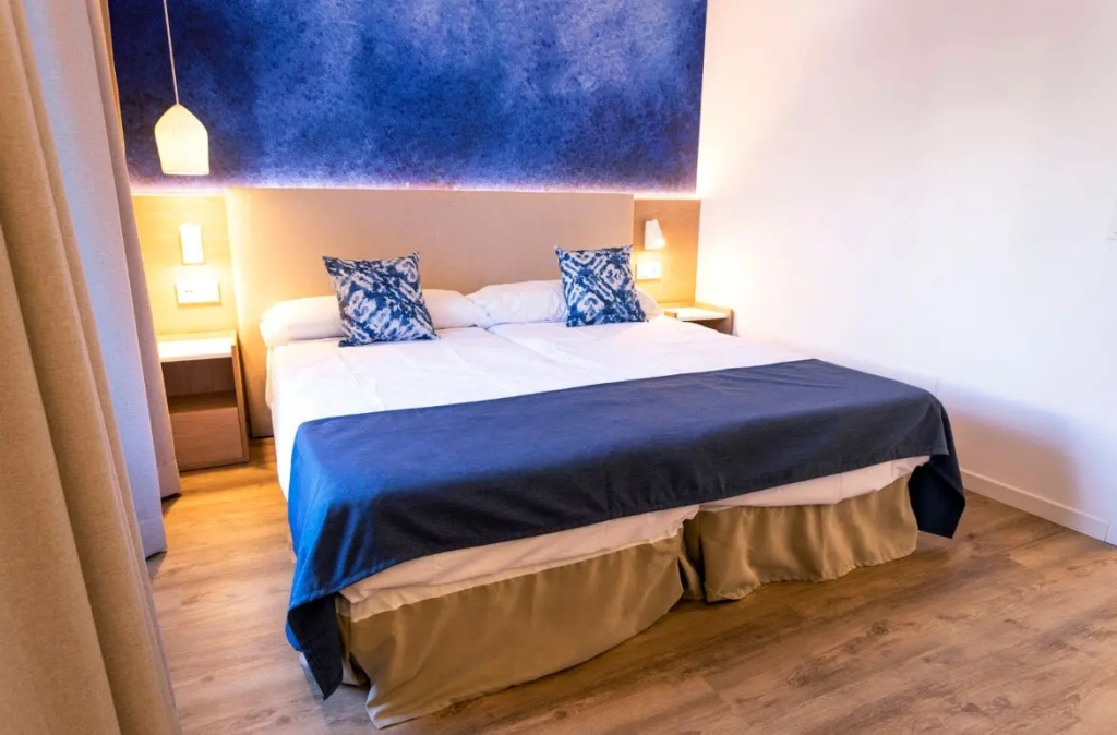 Double Suite with partial sea view (twin beds)