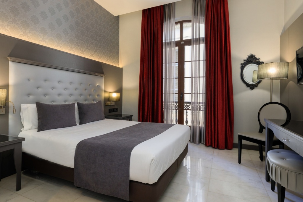 Double room (full double bed)