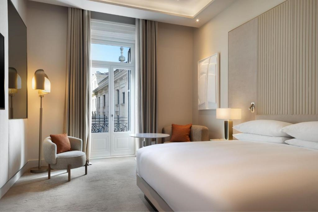 Deluxe Terrace Double room with city view (full double bed)