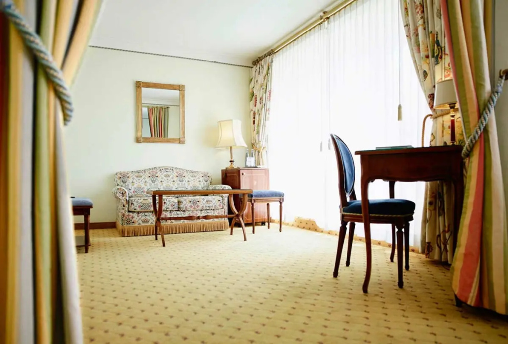 Double Junior Suite (full double bed)