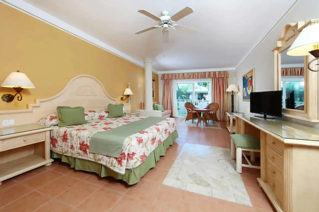 Superior Double Junior Suite full double bed