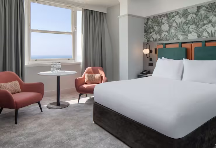 DoubleTree by Hilton Brighton Metropole Room Type - Superior Queen Room with Sea View
