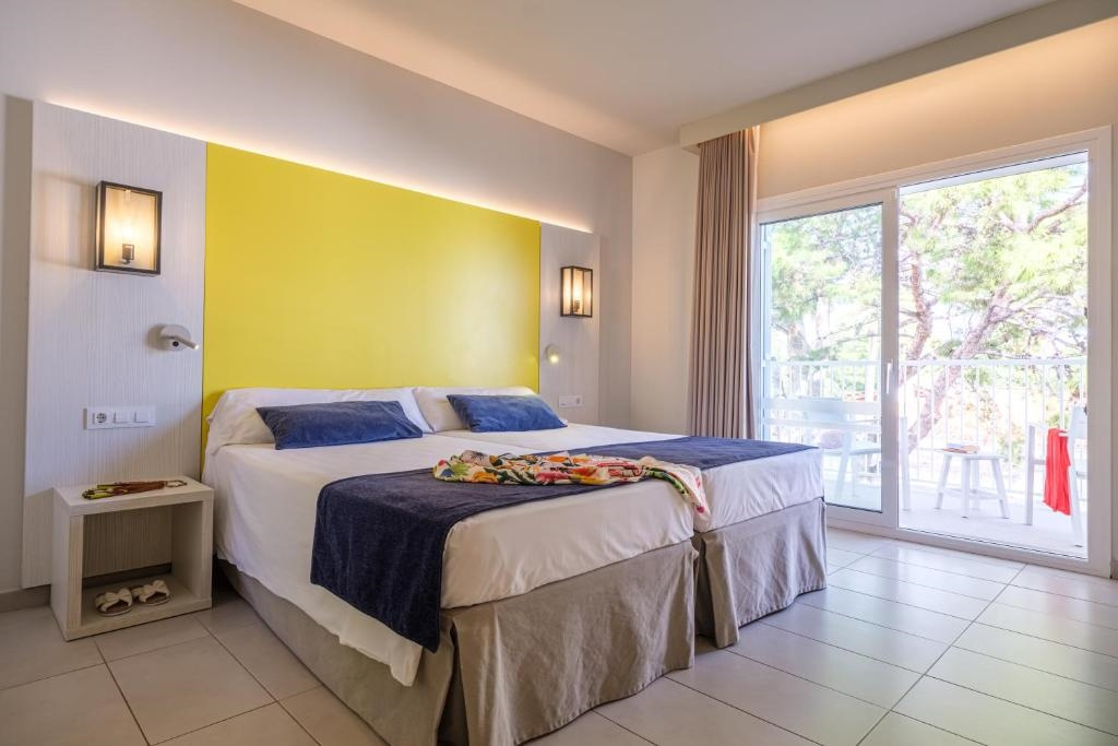 Standard Double room with balcony and with sea view (twin beds)