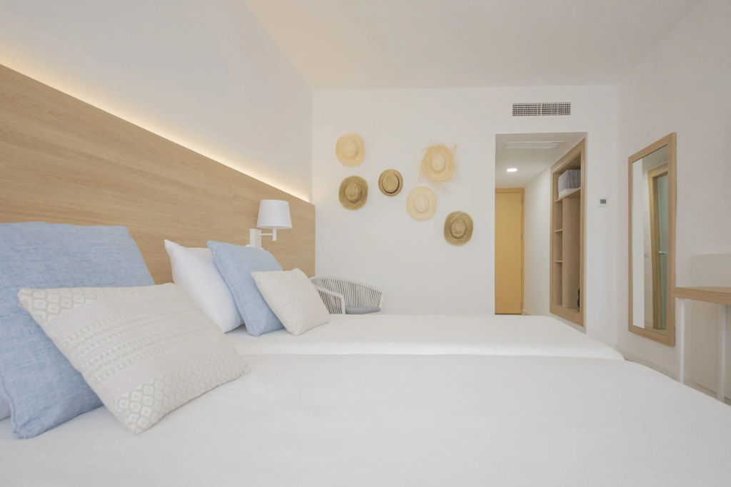 Mediterranean Double room with balcony and with sea view (twin beds)