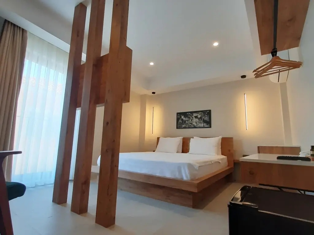Deluxe Double room (full double bed)