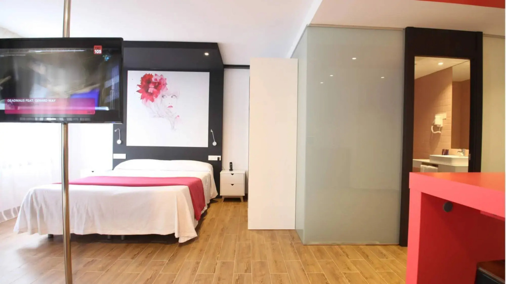 1 Bedroom Double Suite (full double bed)