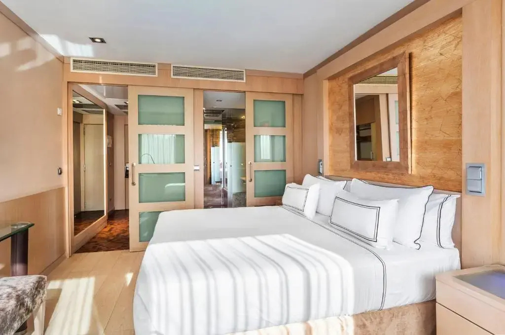 Grand Premium The Level Double room with city view (full double bed)