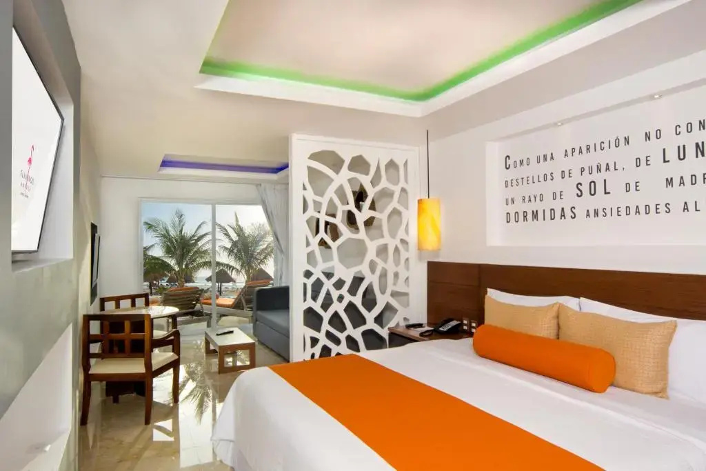 Swim Up Double Junior Suite (full double bed)