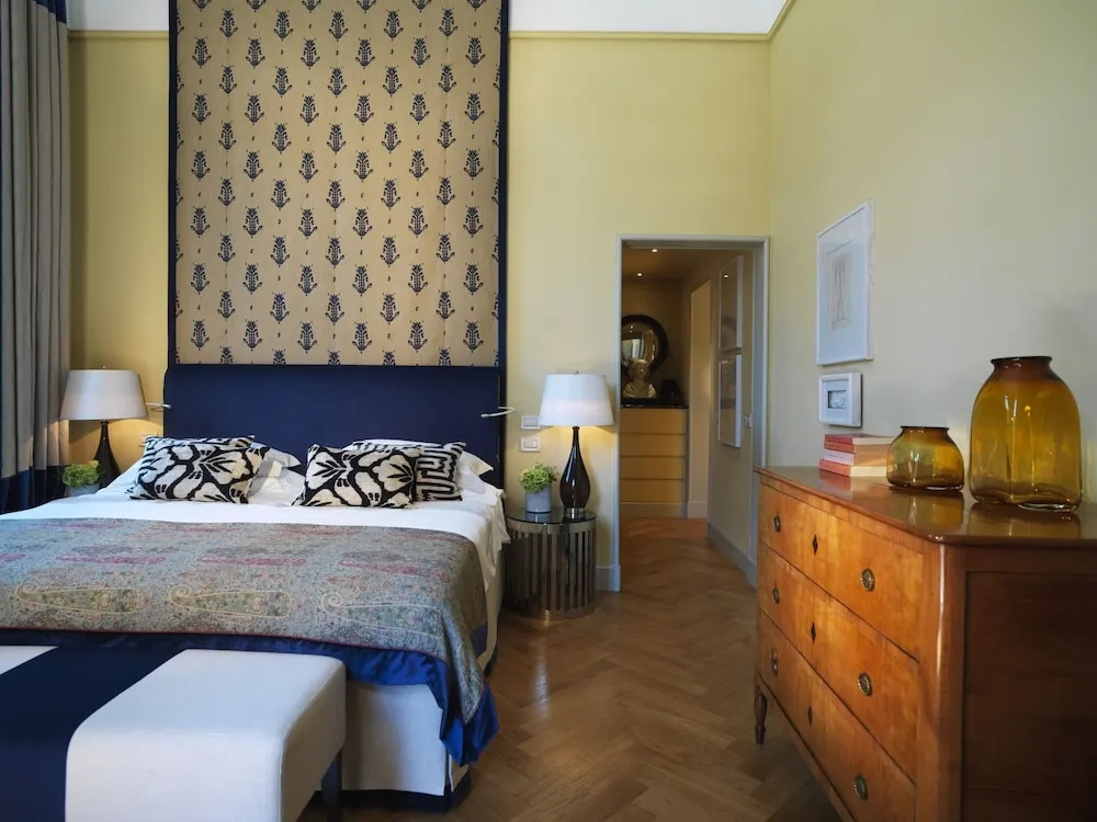Repubblica Double Suite (full double bed)