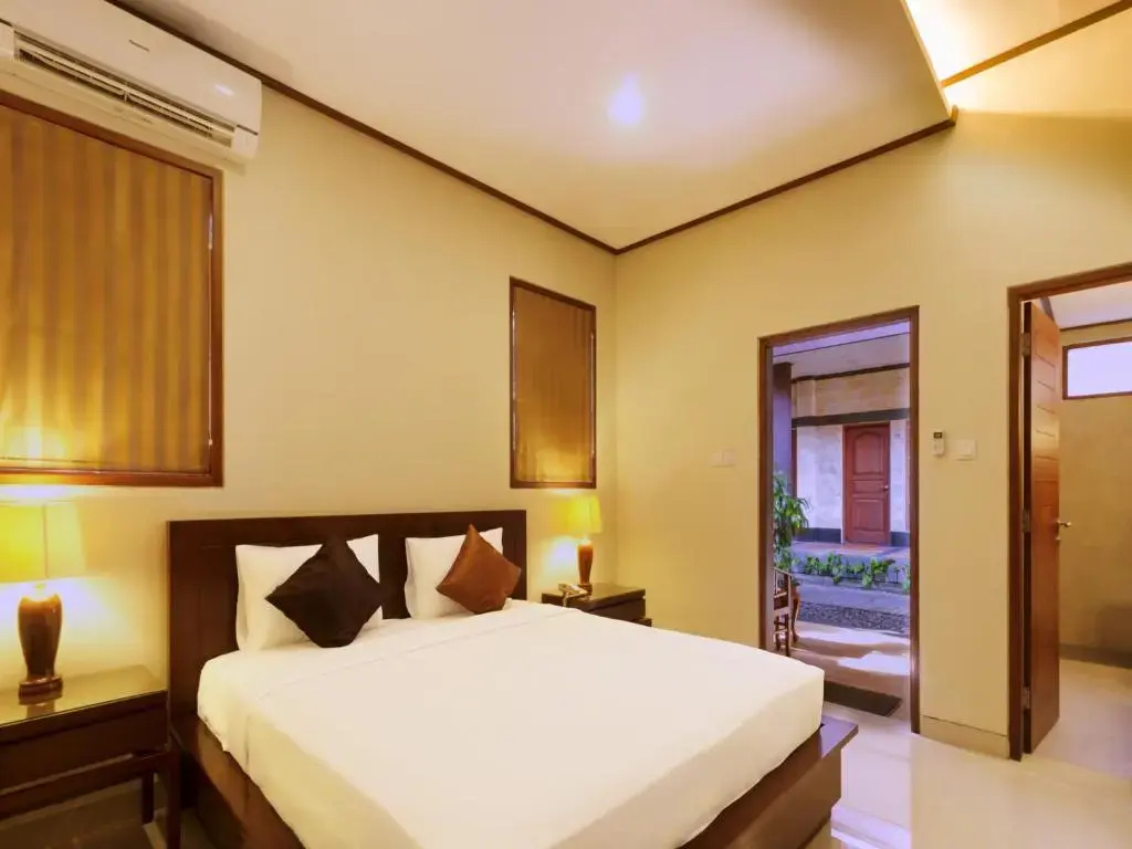Deluxe Premier Interconnecting room with pool view