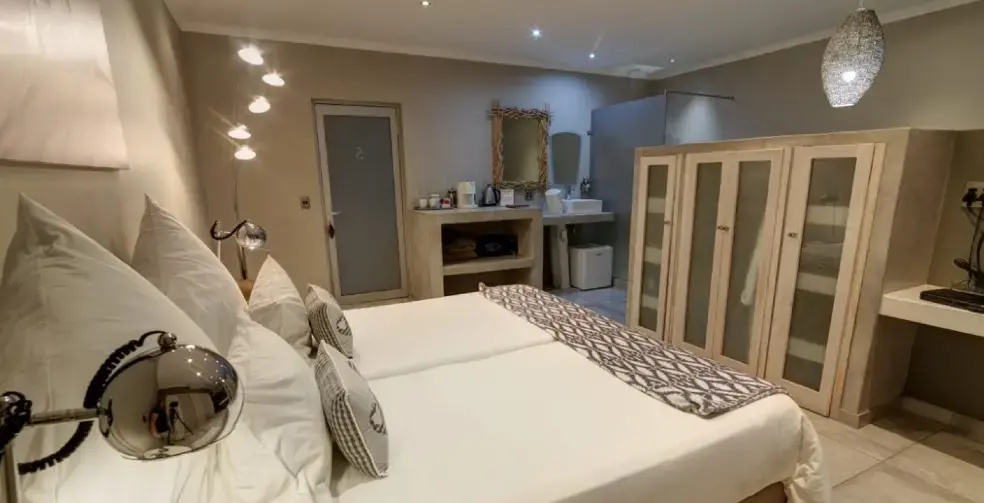 Luxury Double room (full double bed)