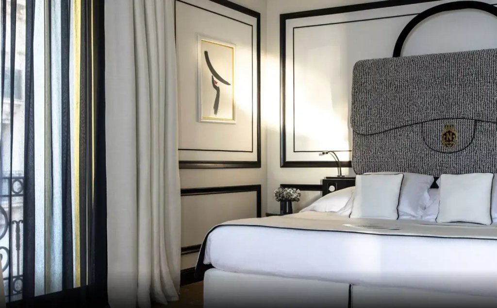 La Parisienne Double Junior Suite (full double bed)