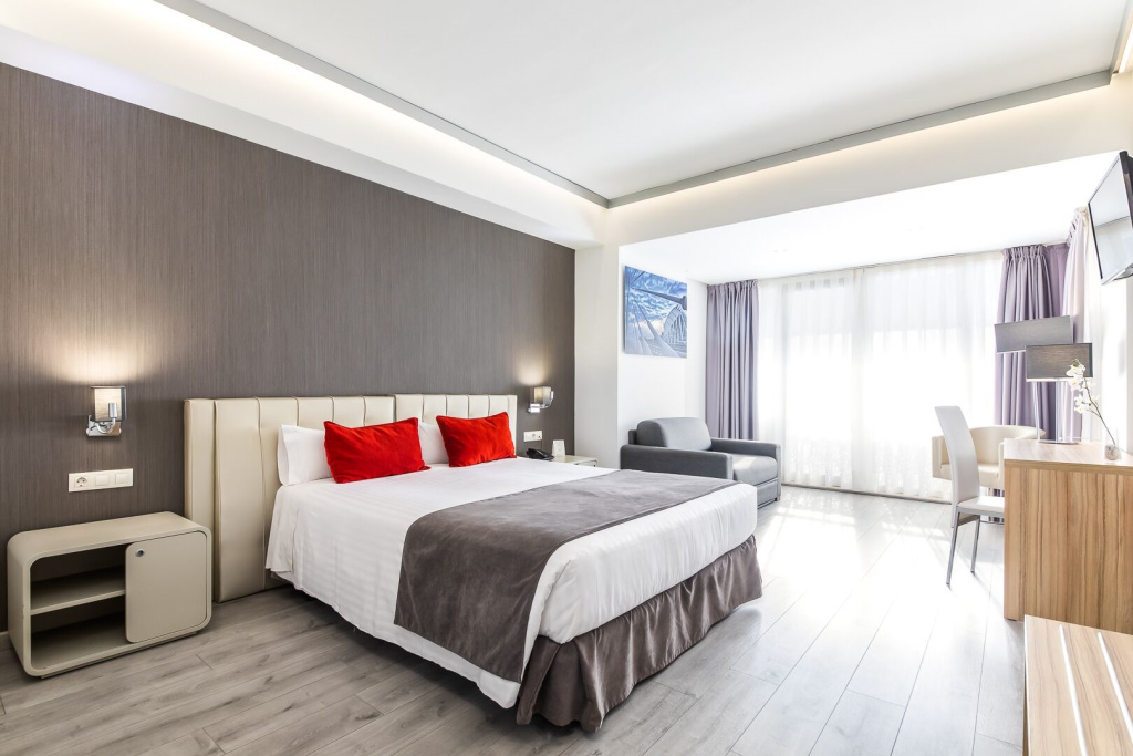 Double Junior Suite (full double bed)