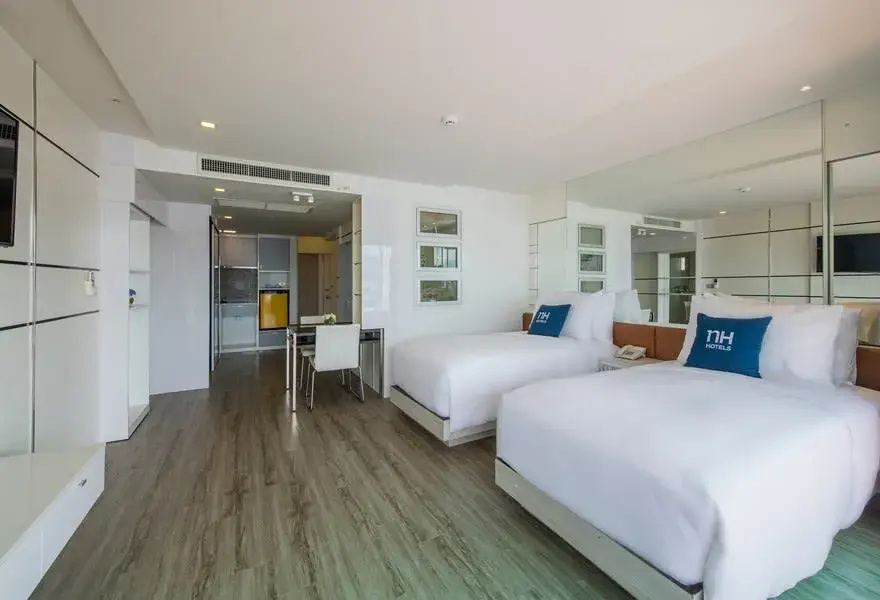 Premier Deluxe Lagoon Double room (full double bed)