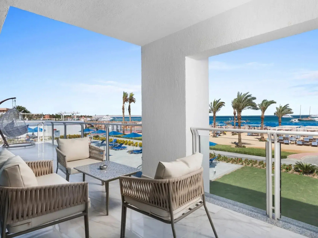 Двухместный люкс Executive с видом на море двуспальная кровать в Pickalbatros Blu Spa Resort - Adults Friendly 16 Years Plus