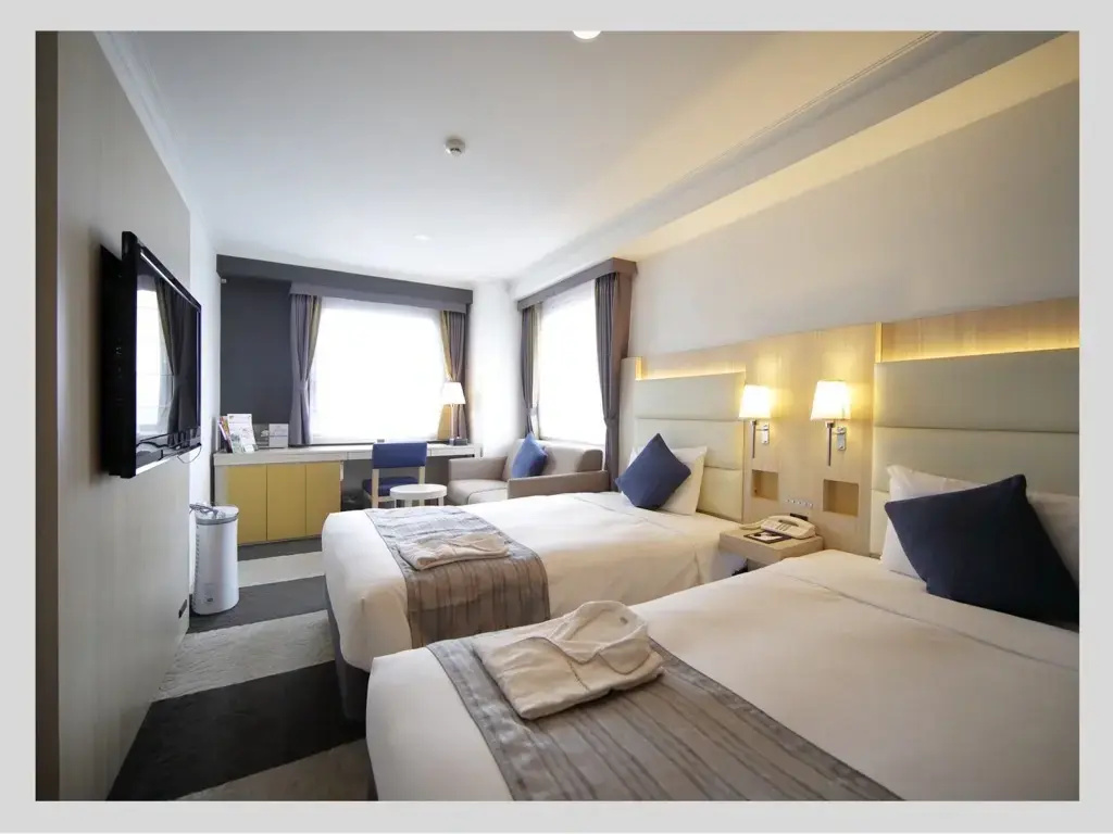 Corner Double room (twin beds)