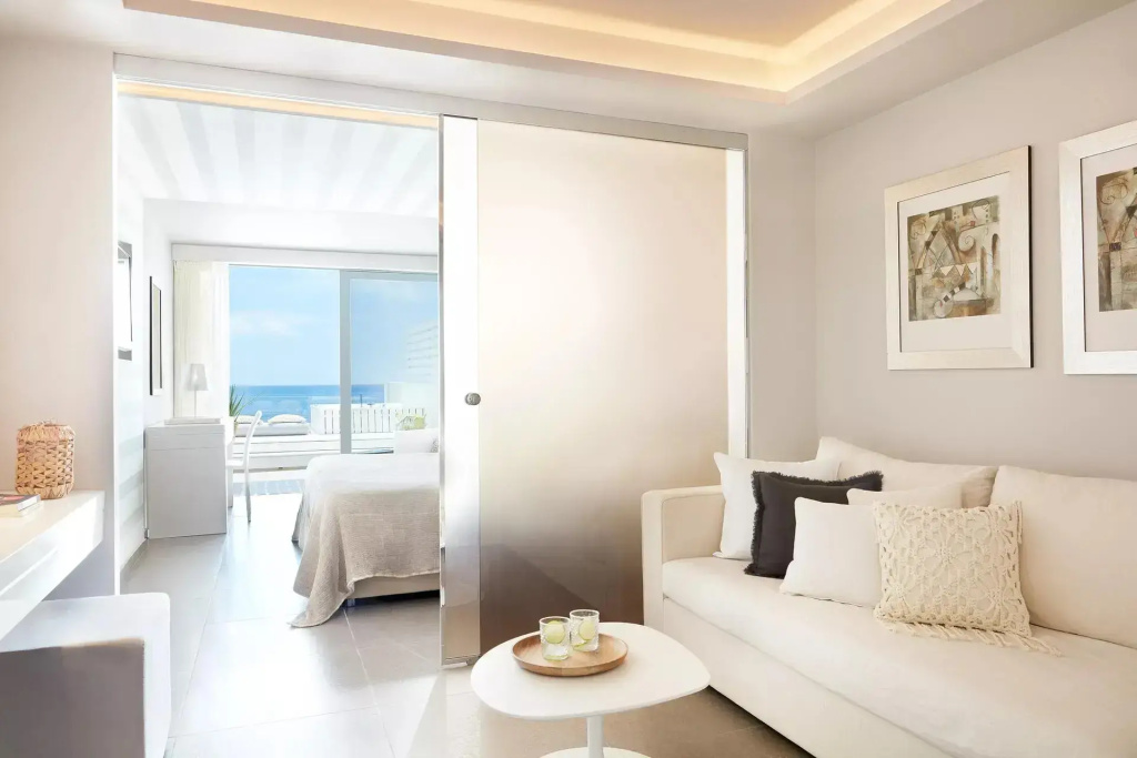Deluxe with Outdoor Jacuzzi Double Junior Suite beachfront (full double bed)