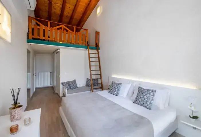 Blu & Verde Double room (full double bed)