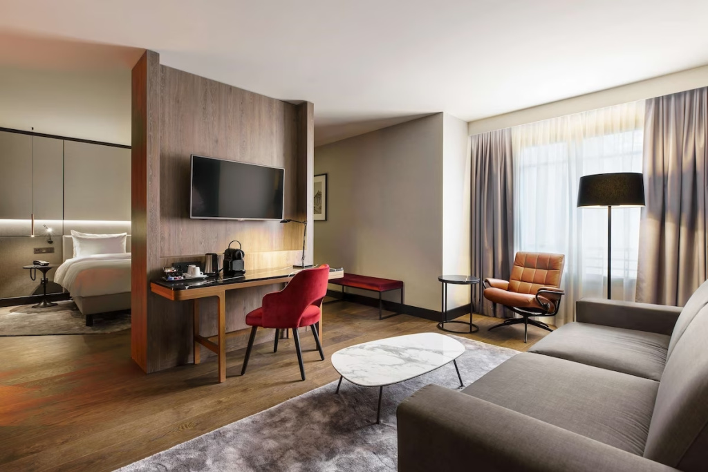 Double Suite (full double bed)