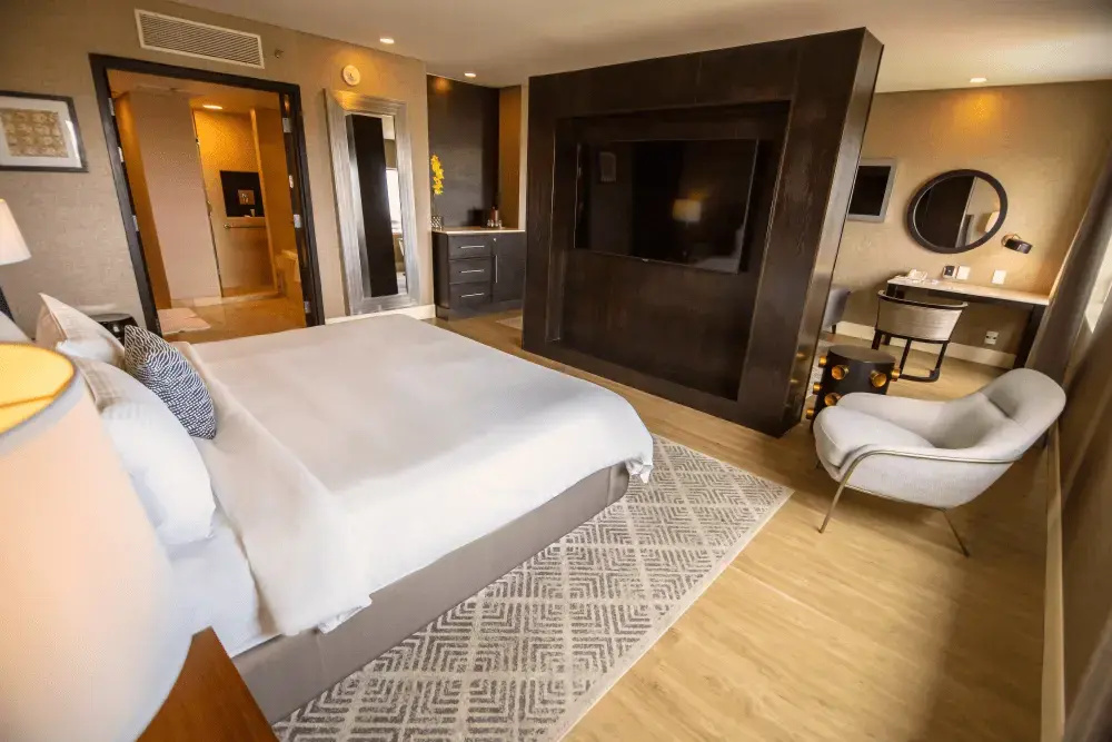 Double Master Suite (full double bed)