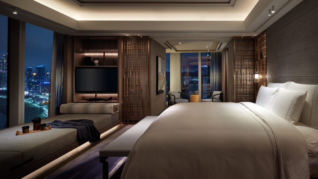 Royal Double Suite with ocean view (full double bed)