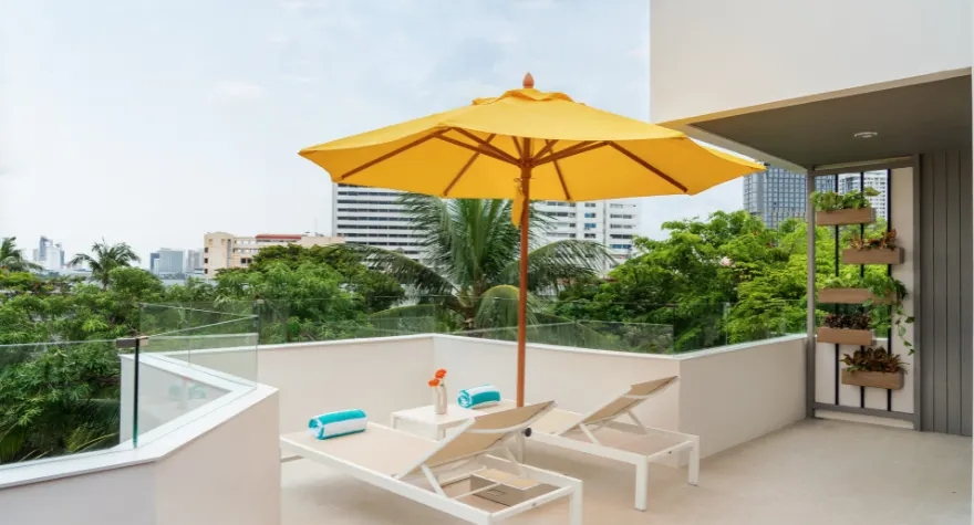 Двухместный люкс Avani Corner с видом на сад двуспальная кровать в Avani Pattaya Resort